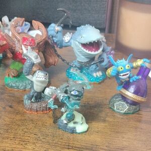 Skylanders-Inspired Action Figure Set - Blue & Purple Characters